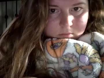 Qtmollygirl Chaturbate stream image from February 28, 2025