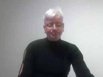 Mandywinger Chaturbate stream image from February 28, 2025