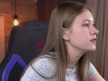 Evemundie Chaturbate stream image from February 28, 2025