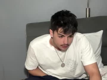 Liamcharm Chaturbate stream image from February 28, 2025