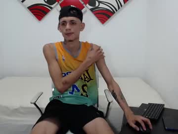 Soystuarthot Chaturbate stream image from March 01, 2025