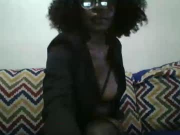 Bustypeaches Chaturbate stream image from March 01, 2025