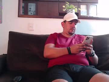 Beararthur2 Chaturbate stream image from March 01, 2025
