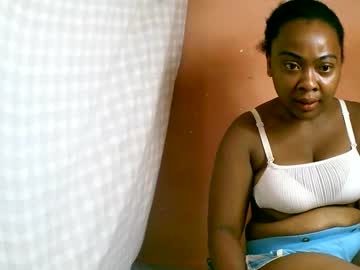 Momine Chaturbate stream image from March 03, 2025
