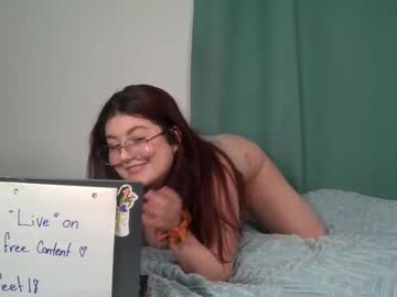 Lucyfeet18 Chaturbate stream image from March 03, 2025