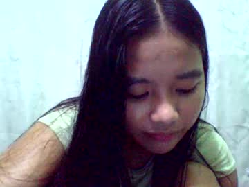 Urskinnygirl4u18 Chaturbate stream image from March 04, 2025