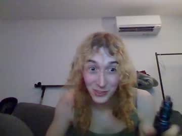 Girlw0rm Chaturbate stream image from March 04, 2025