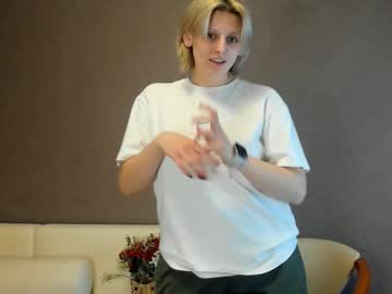 Easterellick Chaturbate stream image from March 04, 2025
