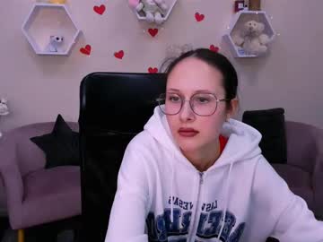 Mona_Cloud Chaturbate stream image from March 04, 2025