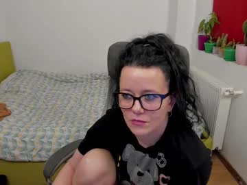 Eveline_James Chaturbate stream image from March 04, 2025