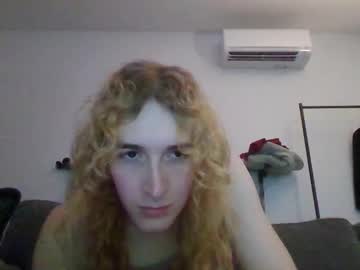 Girlw0rm Chaturbate stream image from March 05, 2025