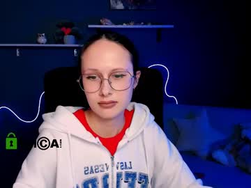 Mona_Cloud Chaturbate stream image from March 05, 2025