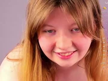 Vivianshy_ Chaturbate stream image from March 05, 2025