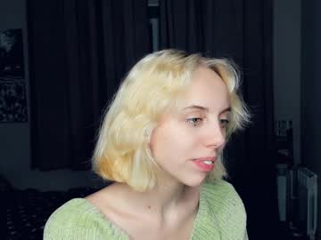 Sunngillim Chaturbate stream image from March 05, 2025