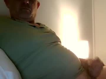Dadbodaussie Chaturbate stream image from March 06, 2025