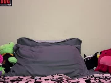 Strrwberry Chaturbate stream image from March 06, 2025