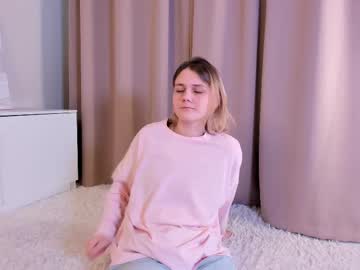 Petulacroswell Chaturbate stream image from March 06, 2025