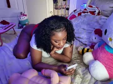 Littlelaya Chaturbate stream image from March 07, 2025