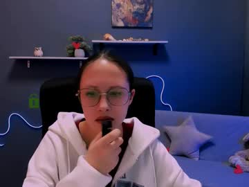 Mona_Cloud Chaturbate stream image from March 07, 2025