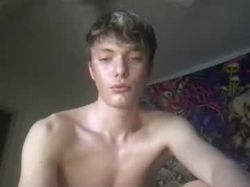 Luxtwinkie Chaturbate stream image from March 08, 2025