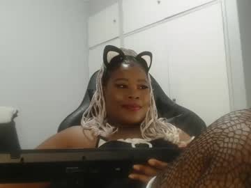 Niiyell Chaturbate stream image from March 08, 2025