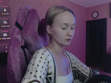 Crstl_Cstls_Glm Chaturbate stream image from March 09, 2025