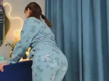 Moonivy Chaturbate stream image from March 10, 2025