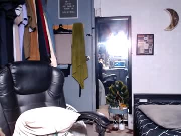 Holydiorx Chaturbate stream image from March 10, 2025