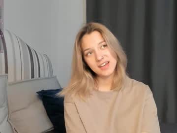 Peggycaris Chaturbate stream image from March 10, 2025