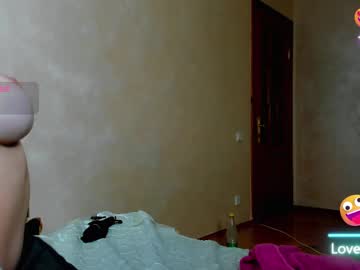 Emilia_Henesi Chaturbate stream image from March 10, 2025