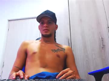 Maicolhugecock Chaturbate stream image from March 11, 2025