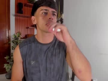 Russ_W8 Chaturbate stream image from March 11, 2025