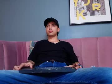 Matthew_Ross_ Chaturbate stream image from March 11, 2025