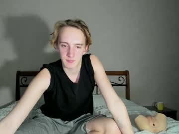Grayzzee Chaturbate stream image from March 11, 2025