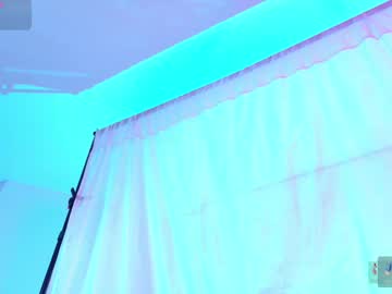 Kiannamills Chaturbate stream image from March 12, 2025