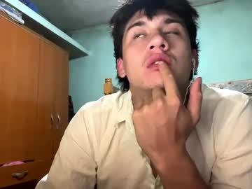 Kiwke12 Chaturbate stream image from March 12, 2025