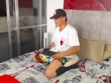 Dereck_Tompson Chaturbate stream image from March 12, 2025