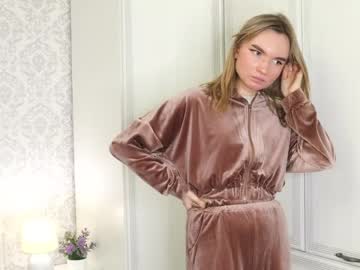 Erleneestabrooks Chaturbate stream image from March 12, 2025