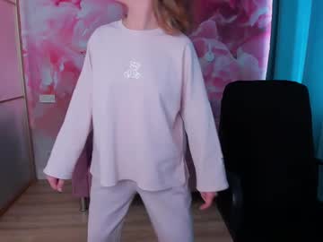 Angelinalow Chaturbate stream image from March 12, 2025