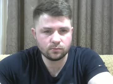 Snowyqred Chaturbate stream image from March 12, 2025