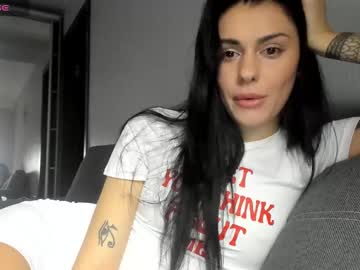 Emmywarm Chaturbate stream image from March 12, 2025