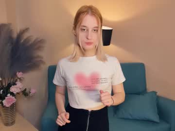 Loiscollinge Chaturbate stream image from March 12, 2025