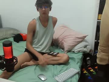 Boypetertic Chaturbate stream image from March 12, 2025