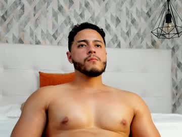 Mattiabrown Chaturbate stream image from March 13, 2025
