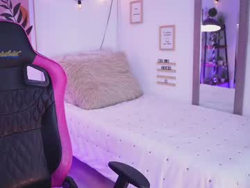 Little_Dinaone Chaturbate stream image from March 13, 2025