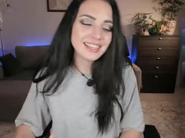 Vikibellson Chaturbate stream image from March 13, 2025