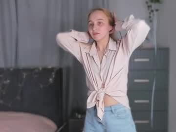 Rowenabeste Chaturbate stream image from March 13, 2025