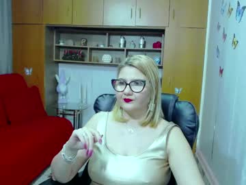 Lucillefenlys Chaturbate stream image from March 13, 2025
