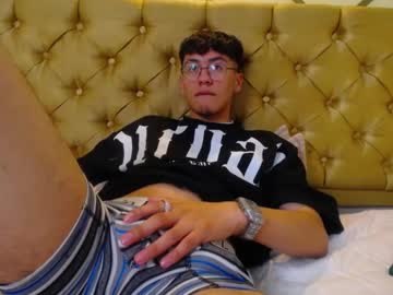 Axl_Kingg Chaturbate stream image from March 14, 2025