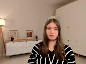 Loracharton Chaturbate stream image from March 14, 2025